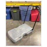 Rubbermaid Platform Truck with 250 lb Capacity