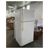 Kenmore Top Freezer Refrigerator White