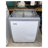 Avantco Model 360A0C4HC Display Freezer