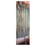 8.5ï¿½ and 10ï¿½ Long Handle Shovels