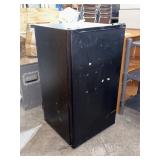 Haier Compact Refrigerator Model HS40WNBCB