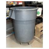 Rubbermaid Brute Commercial Trash Can