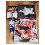 Serveware and Vase Lot, 4 Pieces
