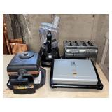 Small Kitchen Appliance Lot: Waffle Maker, Grill,