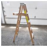 Wood 5-Foot Step Ladder Type II 225 lb Duty