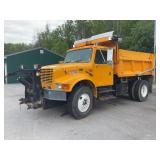 2002 International 4900 4x2 Dump Truck w/ Plow