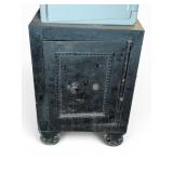 Antique Cast Iron Safe With Handle and Interior