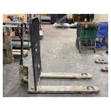 Manual Pallet Jack w/ Cage, Working