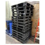 (14) 37'x32' Plastic Pallets