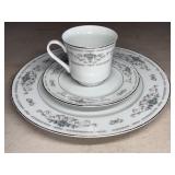 70 Pc Fine Porcelain China Diane Dinnerware Set