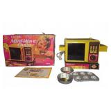 Easy-Bake Mini-Wave Oven by Kenner with Pans