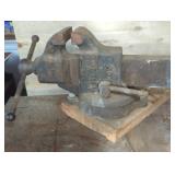 Yost Model 204 Bench Vise with Swivel Base