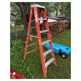Fiberglass 6 Foot Step Ladder with Aluminum Steps