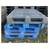(5) Plastic Pallets