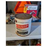 VINTAGE INTERNATIONAL HARVESTER RED PAINT CAN