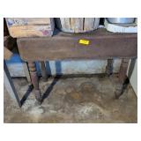 ANTIQUE DROPLEAF HALL TA BLE