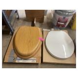 3 TOILET SEATS