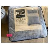 NEW QUEEN 9 PIECE BEDSET