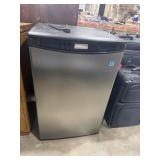 DANBY LARGE MINI FRIDGE, APPEARS NEW, 33X21X21IN