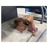 VINTAGE BENCH VISE