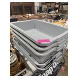 3 RUBBERMAID BINS WITH 2 COVERS, 18X13X4.5