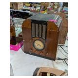 WARDS AIRLINE SUPER HETERODYNE RADIO