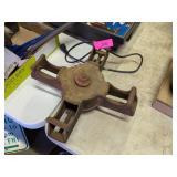 ADAMS CO VINTAGE CAST IRON ROTATING CLOTHESLINE