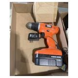 BLACK AND DECKER CORDLESS 18V DRILL W/ CHARGER