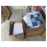 1 LARGE QUILT AND BOX OF BLANKETS/BEDDING