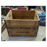 VINTAGE QUALITY BEVERAGE MANITOWOC WI BEER CRATE
