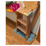 SHORT FOLDING STEP STOOL