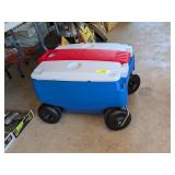 ROLLING RUBBERMAID COOLER