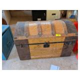 ANTIQUE STEAM TRUNK