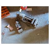 2 MACHINE VISES