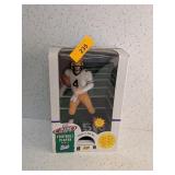 1997 TALKING SERIES BRETT FAVRE FOOTBALL FIGURINE