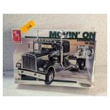 KENWORTH W925 PLASTIC MODEL KIT