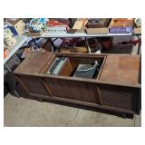 RCA VICTOR STEREO CABINET WITH RECORD PLAYER