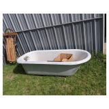 VINTAGE CAST IRON CLAWFOOT TUB