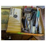 ELECTRIC KNIFE & KITCHEN UTENSILS