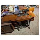 ANTIQUE SINGER SEWING MACHINE
