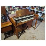HAMMOND ORGAN M3