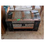 30' ANTIQUE TRUNK