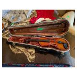 E.R. PFRETZSCHNER VIOLIN & CASE