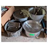 ALUMINUM COOKWARE ASSORTMENT