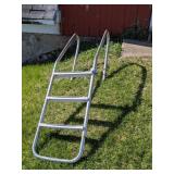STAINLESS POOL LADDER
