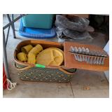 6 PLACE PICNIC SET IN WICKER BASKET