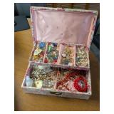 VINTAGES BROACHES, PINS, BRACLETS AND MORE