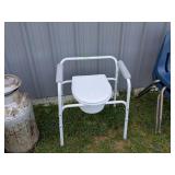 PORTABLE POTTY STOOL