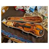 E.R. PFRETZSCHNER VIOLIN & CASE