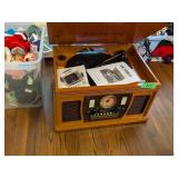 VICTROLA MODERN RECORD PLAYER/RADIO